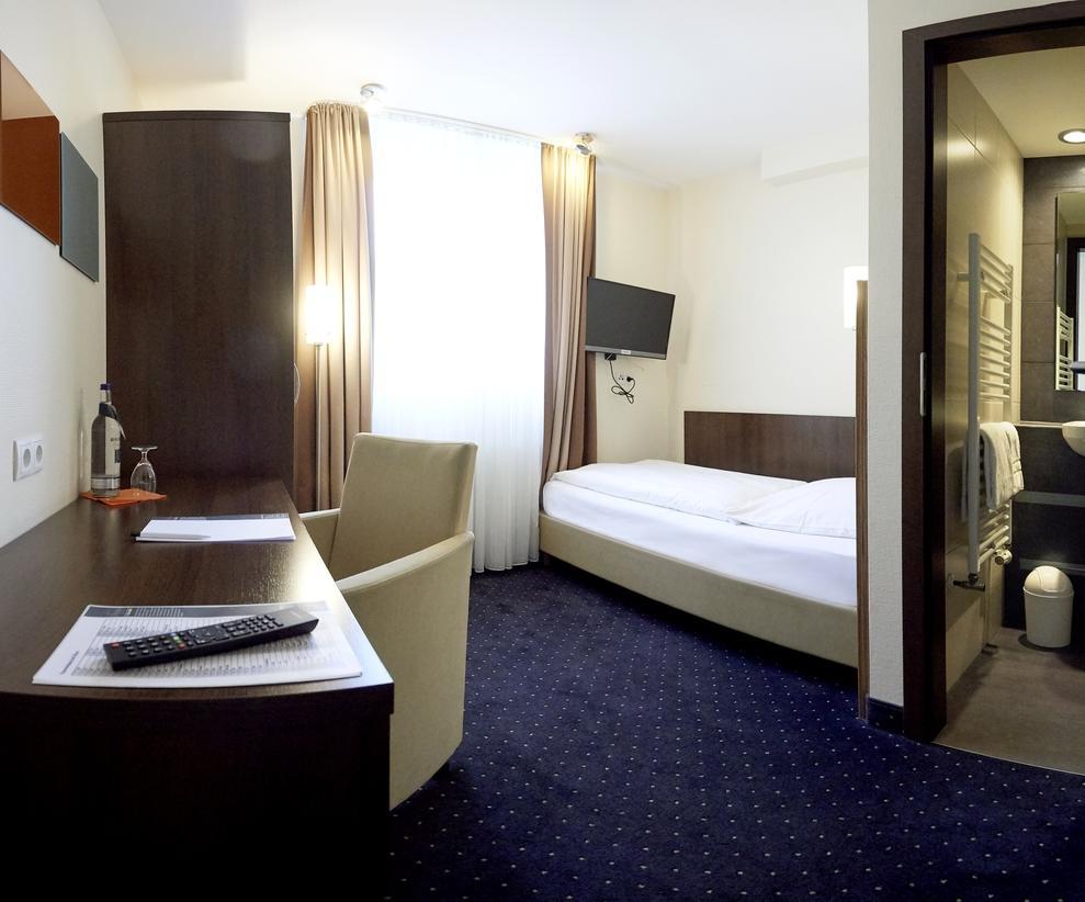 Hotel Silicium Хёр-Гренцхаузен Экстерьер фото